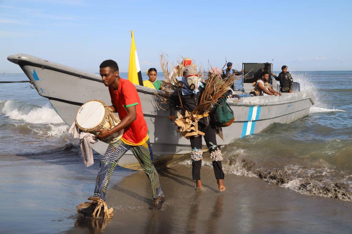 Imágenes: garífunas recrean su llegada a Honduras hace 228 años