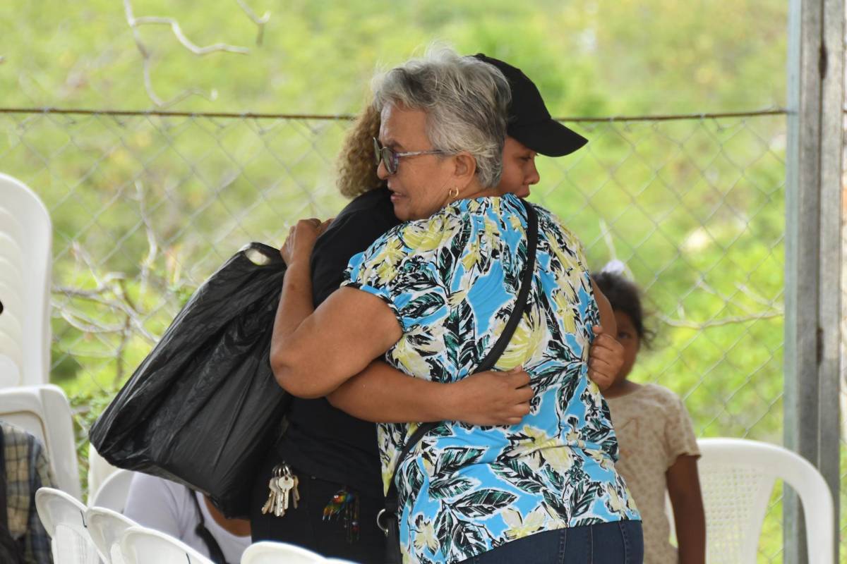 Iban a echar gasolina. Había helicópteros disparando: consternación en Guatemala por masacre