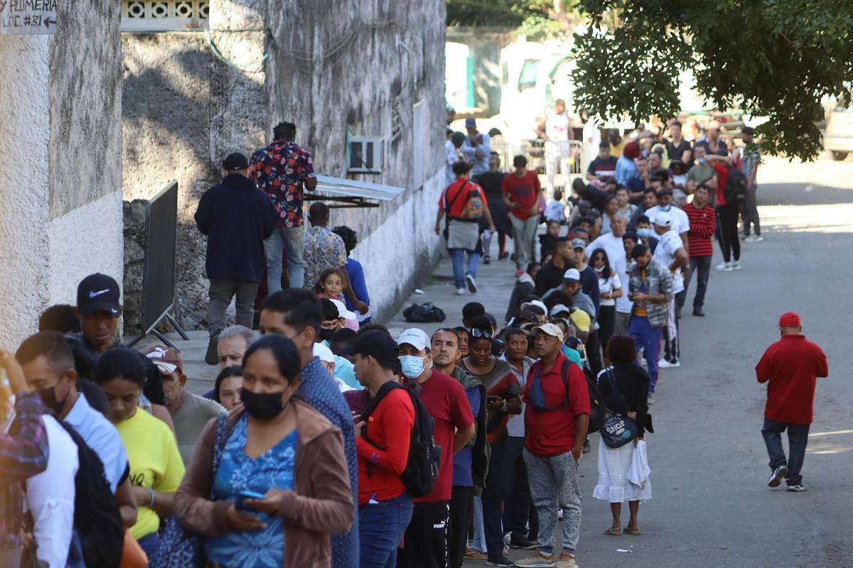 Migrantes denuncian engaños de autoridades migratorias en el sur de México