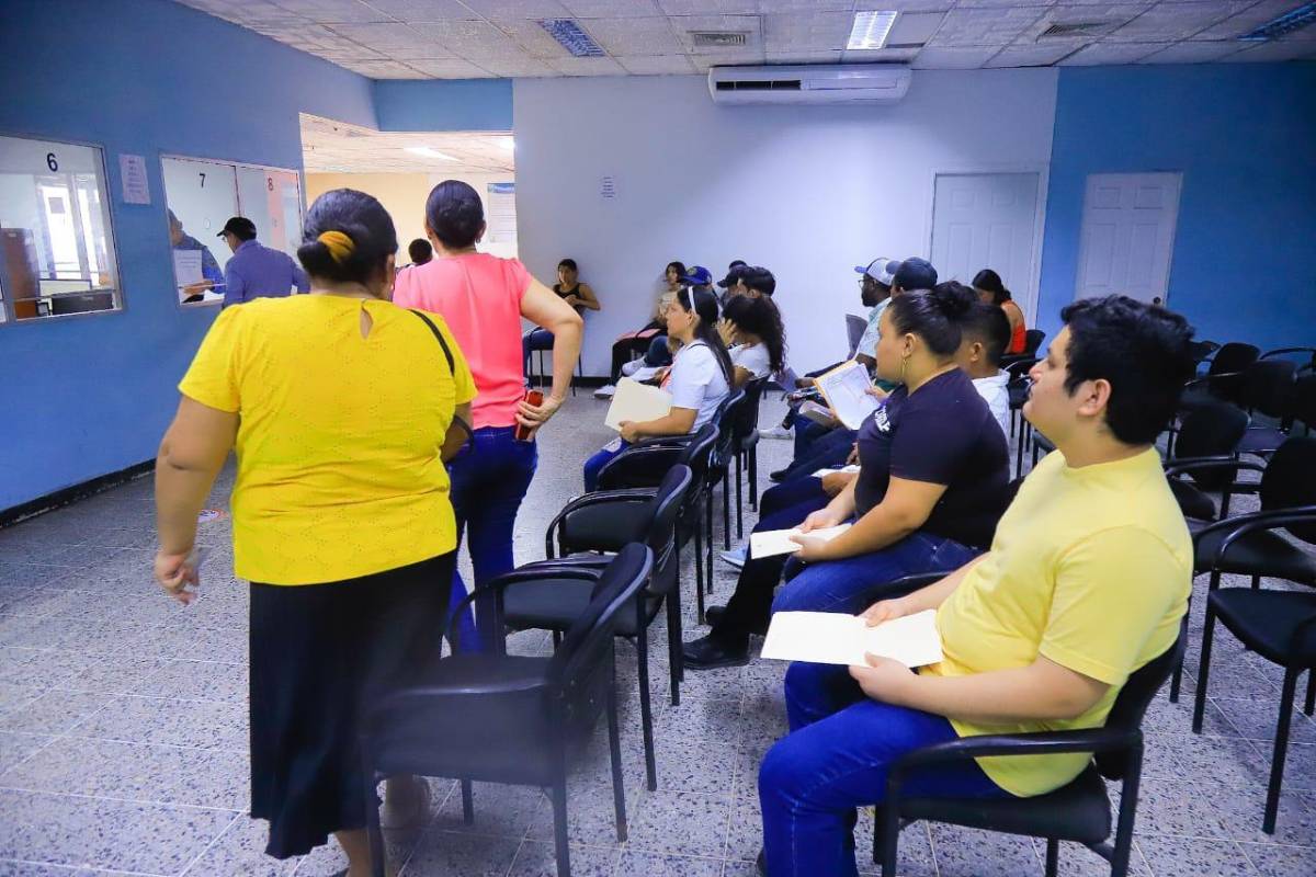 La demanda del documento es grande, hay días que reciben hasta 800 personas.