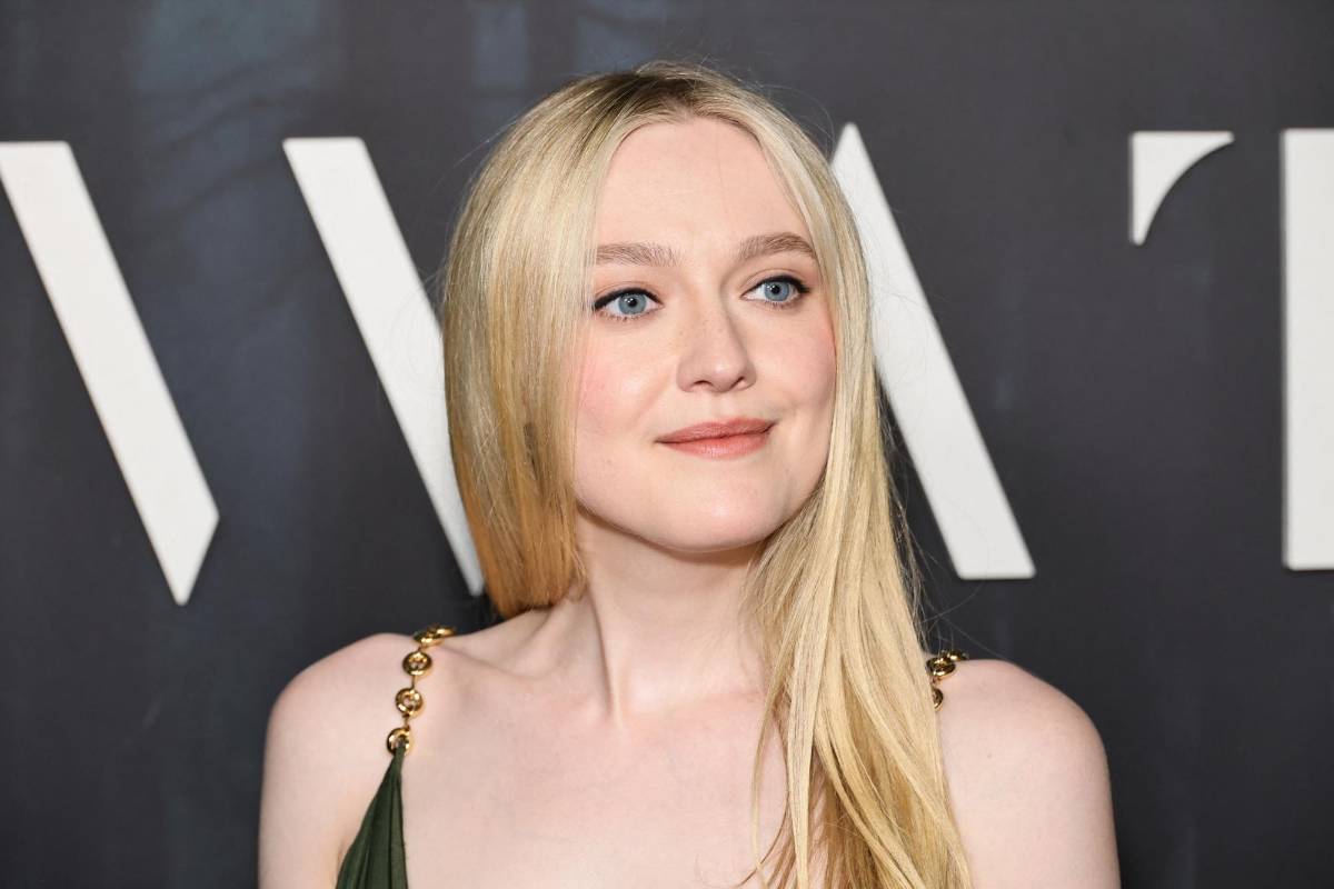 Dakota Fanning dice que Tom Cruise le envía un peculiar regalo cada año