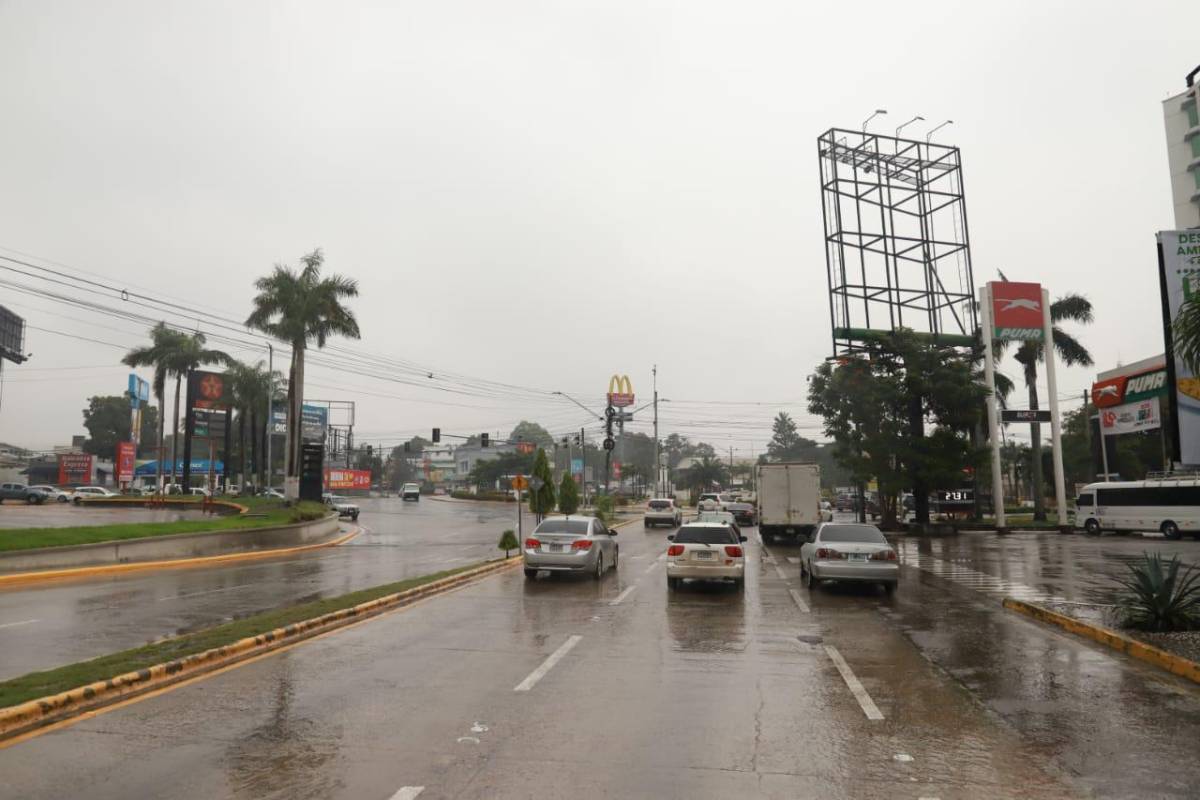 Ingreso de onda tropical genera lluvias en mayoría de regiones de Honduras
