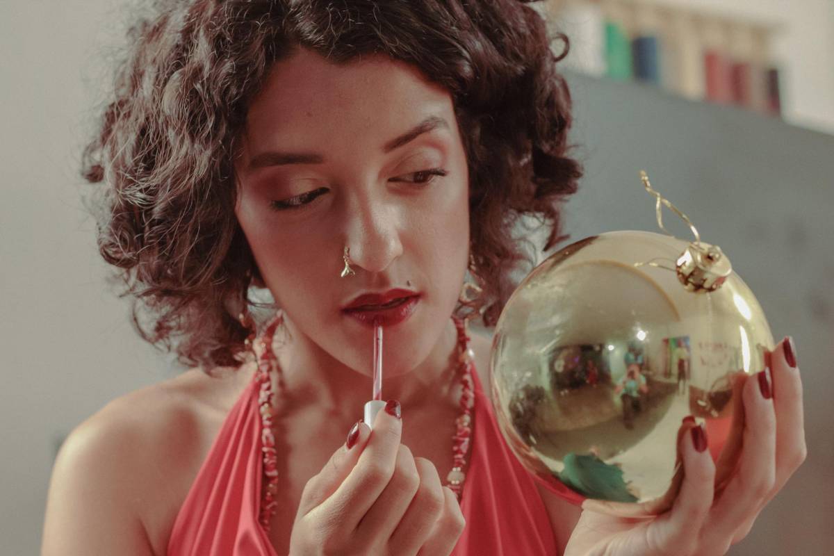 ¿Vanidad o baja autoestima?: razones por las que algunas mujeres no salen sin pintarse los labios