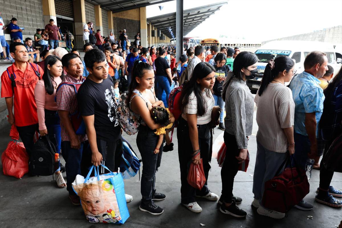 Autobuses a máxima capacidad por masiva salida de viajeros en Semana Santa