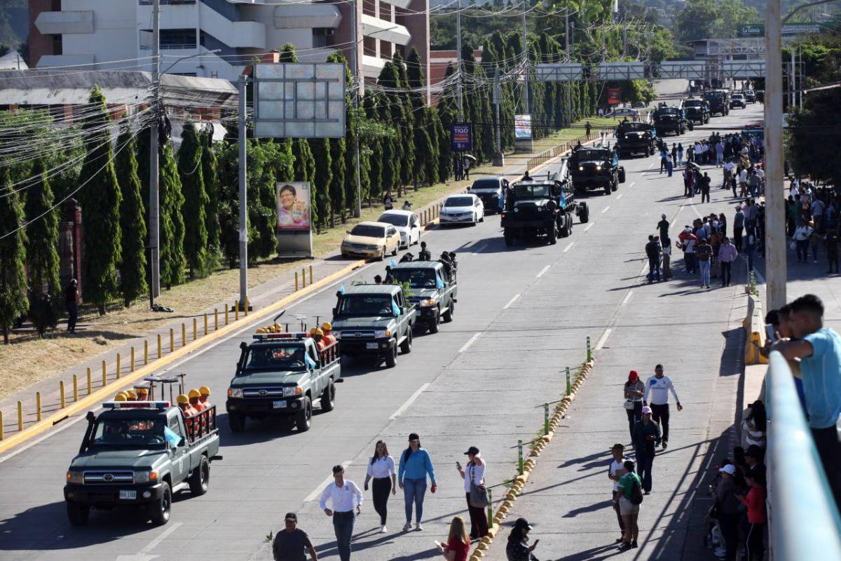 Con despliegue militar, las Fuerzas Armadas celebran los 200 años de creación del Ejército