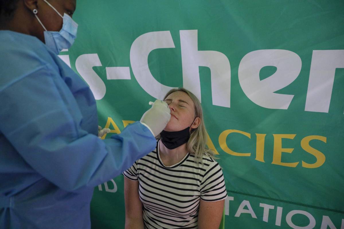 Estos son los síntomas de ómicron, la nueva variante del covid 19 que tiene en alerta al mundo