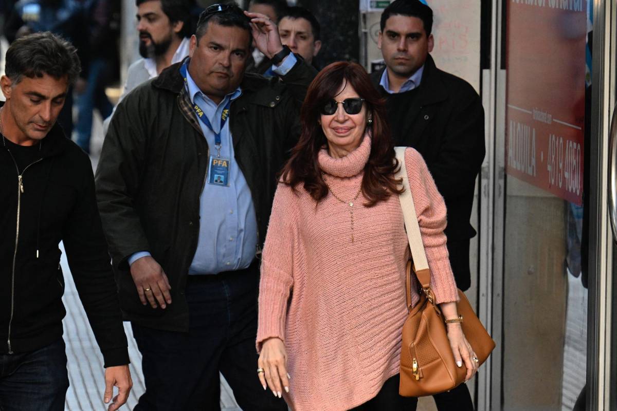 Se reanuda juicio a Cristina Fernández por presunta corrupción tras atentado