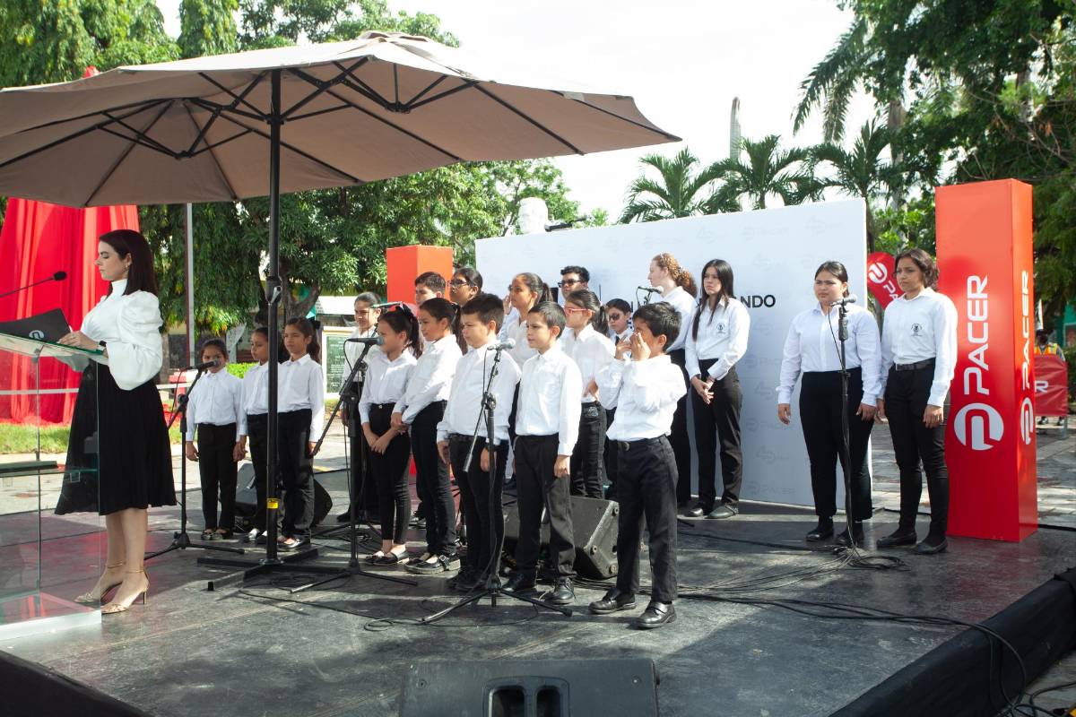 Pacer devela monumento en honor al talento y mano de obra hondureña