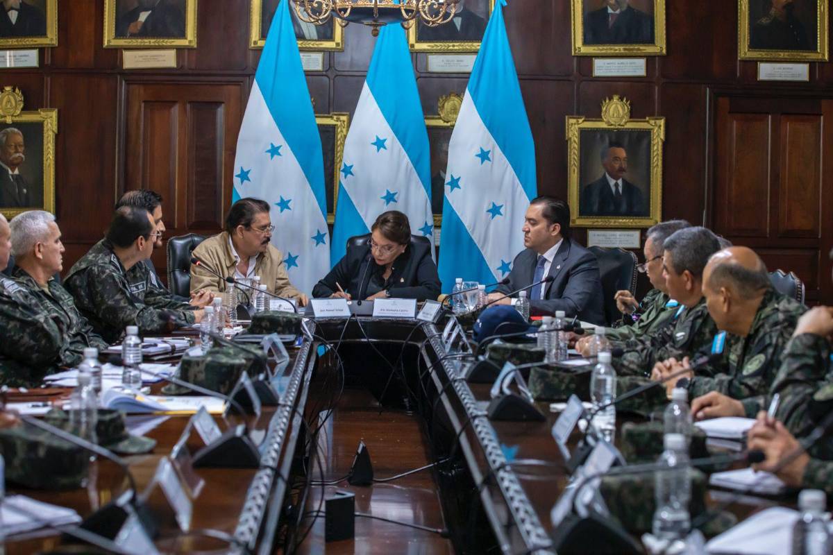 Xiomara Castro ordena compras directas para construir cárcel