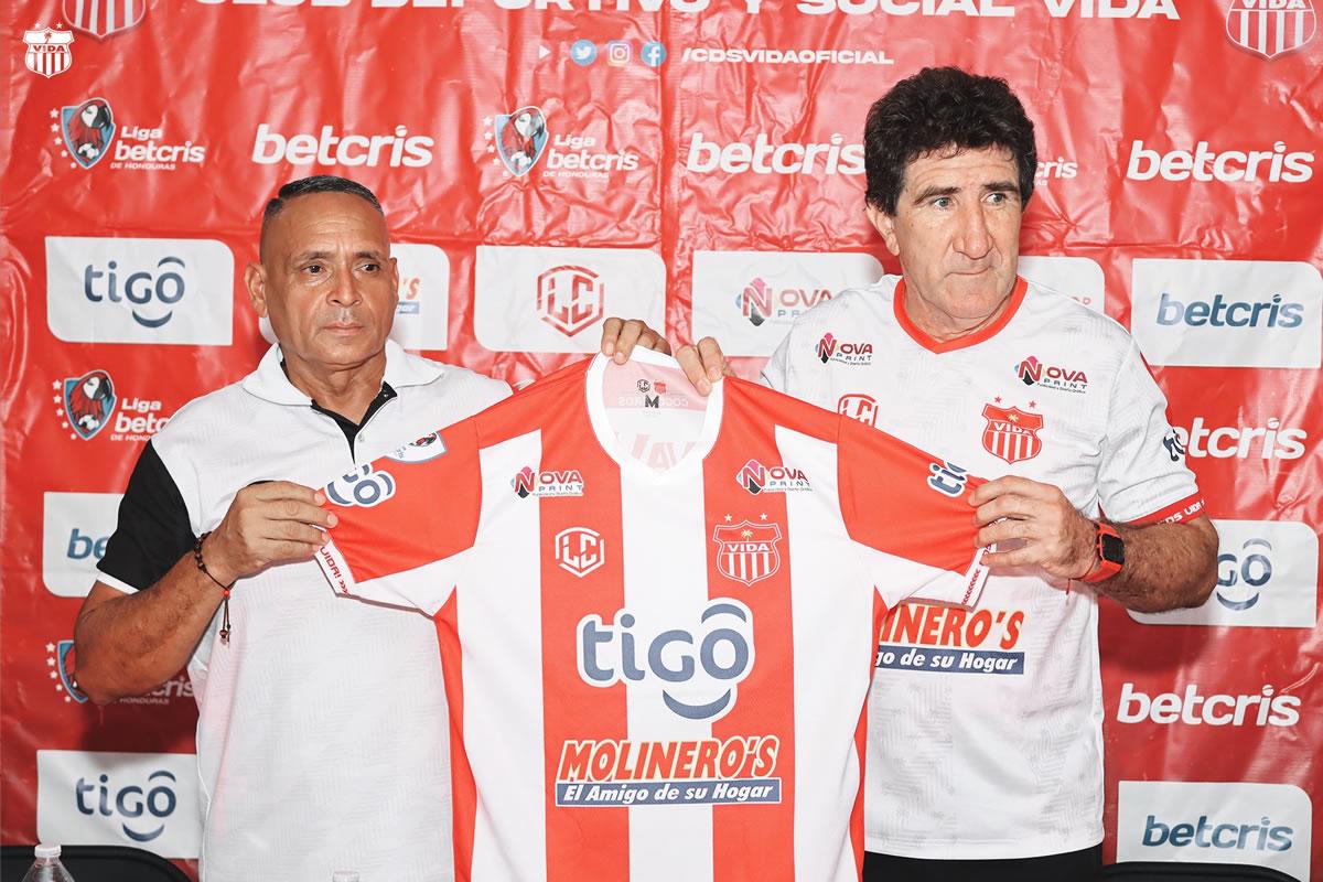 Héctor Vargas llegó en julio de 2023 al Vida y seis meses después no tiene la intención de seguir.