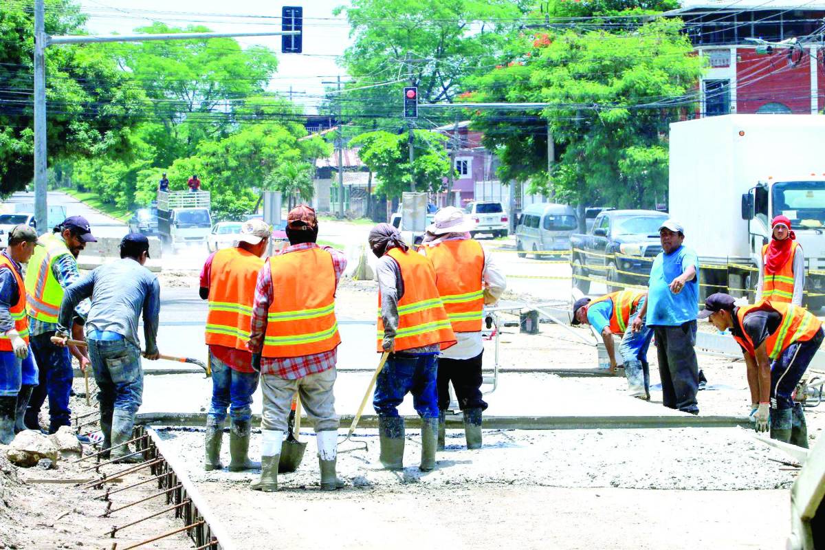 Los equipos trabajan y piden precaución a los conductores, sobre todo por la noche.