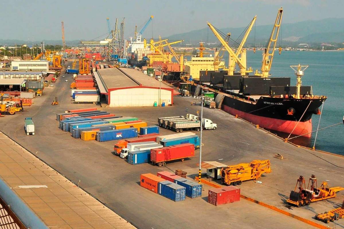 El gobierno podría darle en concesión el puerto de Henecán a China o entregar su control en caso de no pagar una deuda.