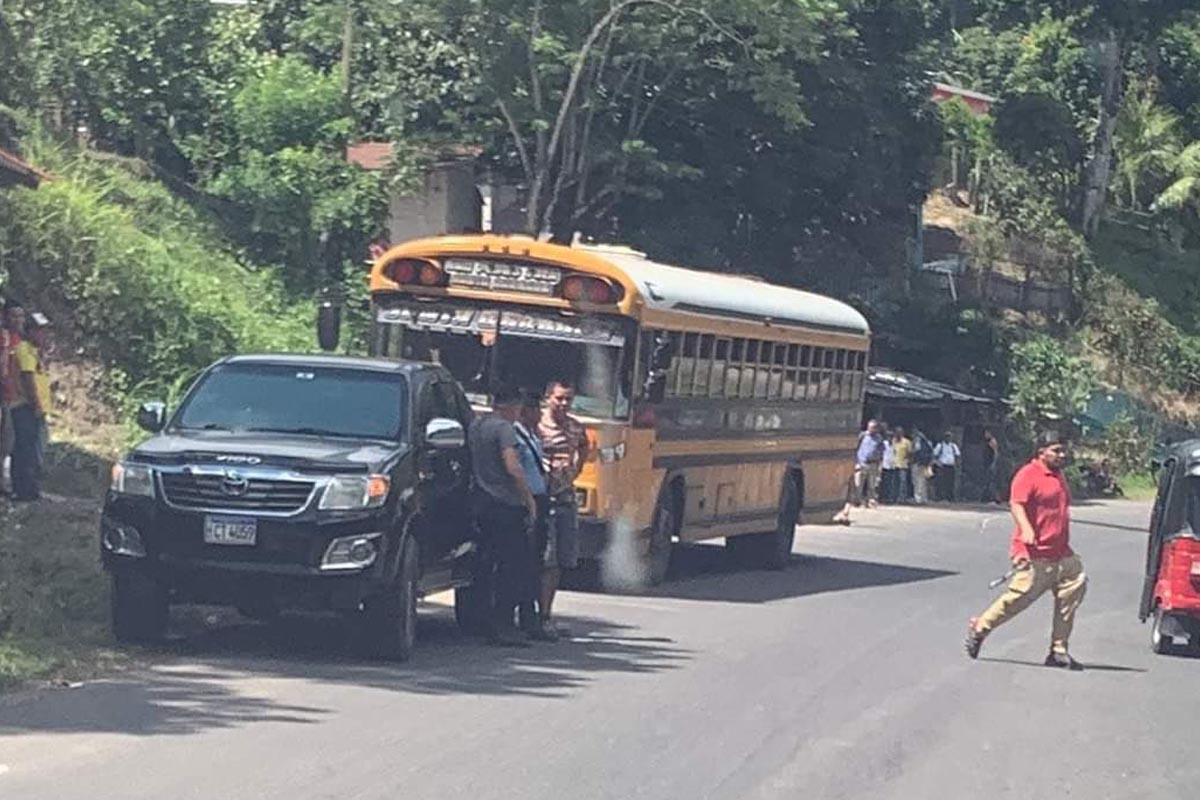 El conductor quedó sin vida dentro del bus.