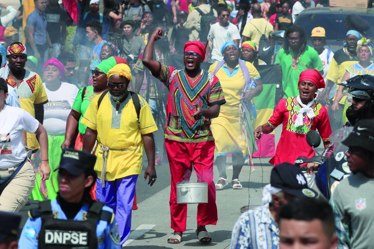 En la capital reclamaron reunirse con la presidenta Castro.