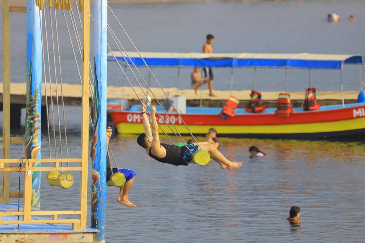 En su visita a Omoa no puede dejar pasar un paseo en lancha o la banana. Su costo es de L50 por persona.