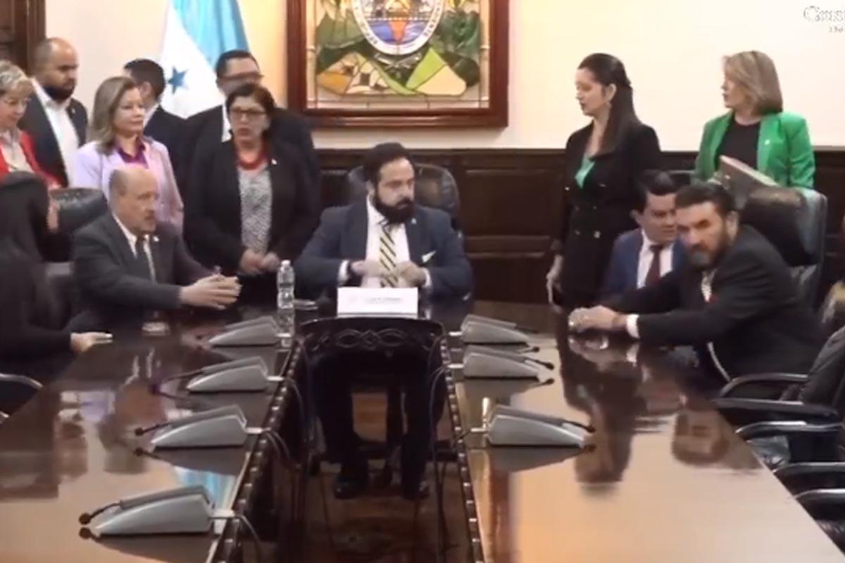 Congreso nombra comisión para elección del fiscal general y adjunto