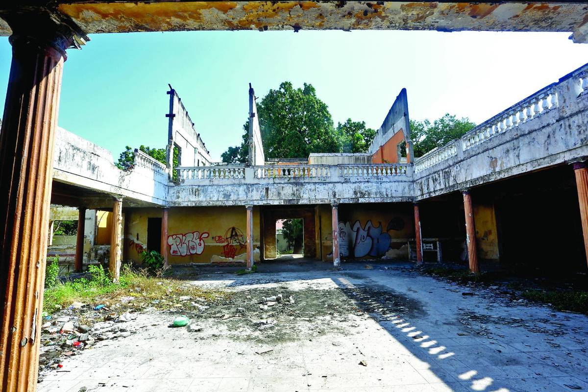 Sampedranos exigen demoler lo que queda del Casino Sampedrano