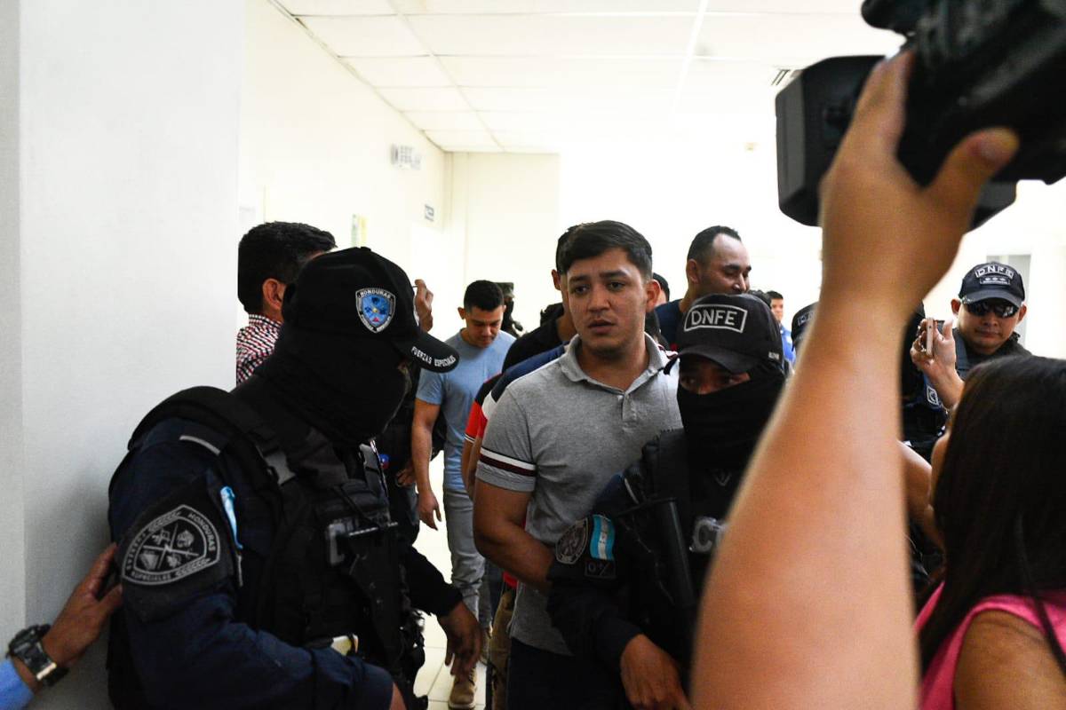 Los policías son acusados de robarse 14 millones durante un allanamiento en una residencial de San Pedro Sula.