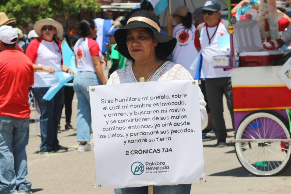 Algarabía y entusiasmo: miles de capitalinos culminan la caminata de oración