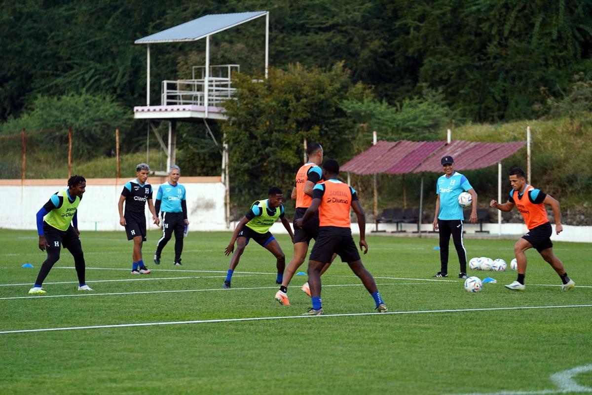 Los jugadores realizaron fútbol en la cancha del estadio Mariano Matamoros.