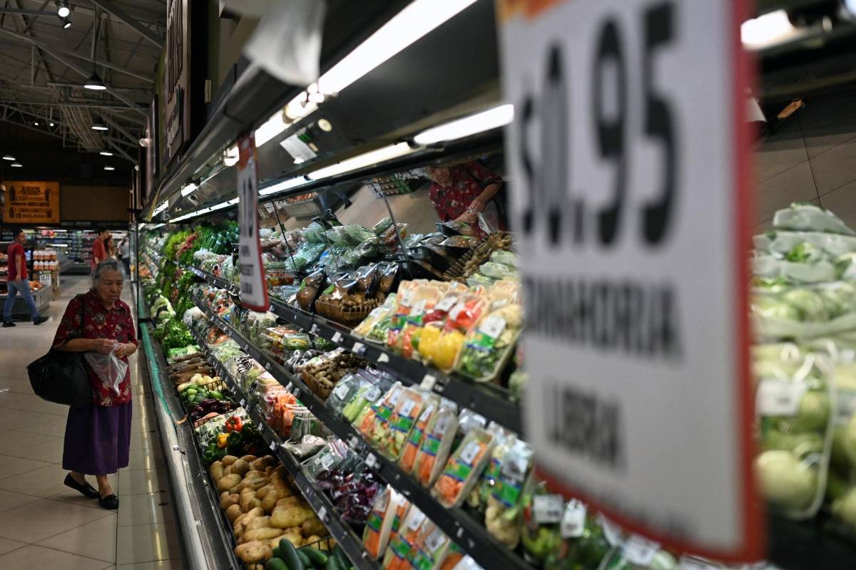 Congreso salvadoreño aprueba ley que suspende aranceles a alimentos por pedido de Bukele