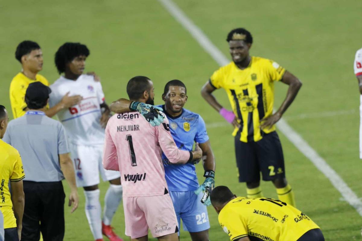 Peleas en el Real España-Olimpia, lo que pasó con Menjívar y brasileña sorprende