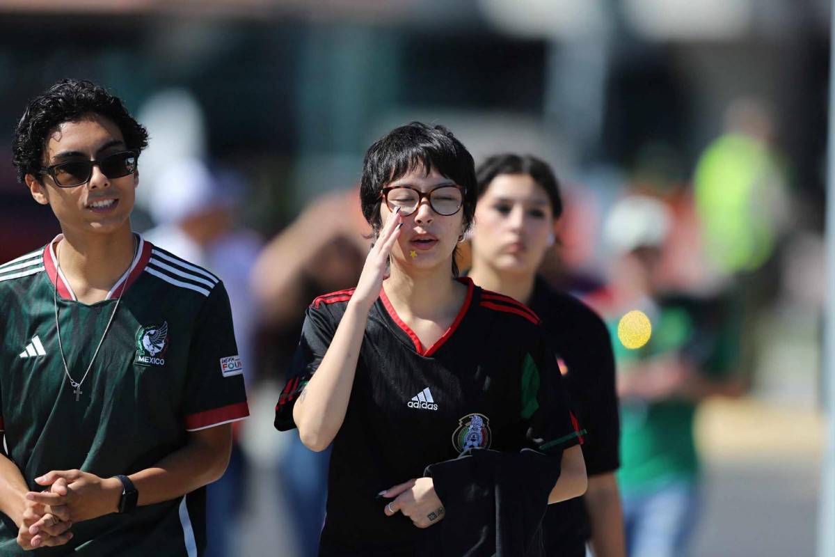 La Megan Fox catracha cautiva y lindas chicas en México vs Honduras