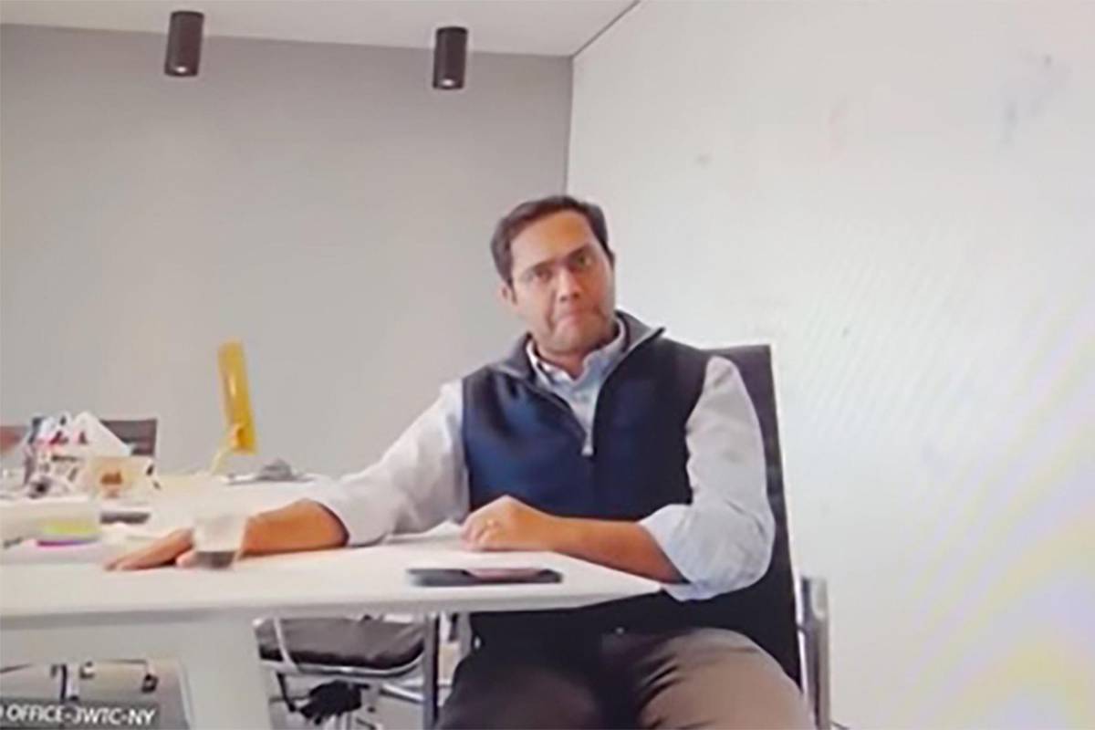 “Si estás en esta videollamada, estás despedido”: Jefe despide a 900 trabajadores a través de Zoom