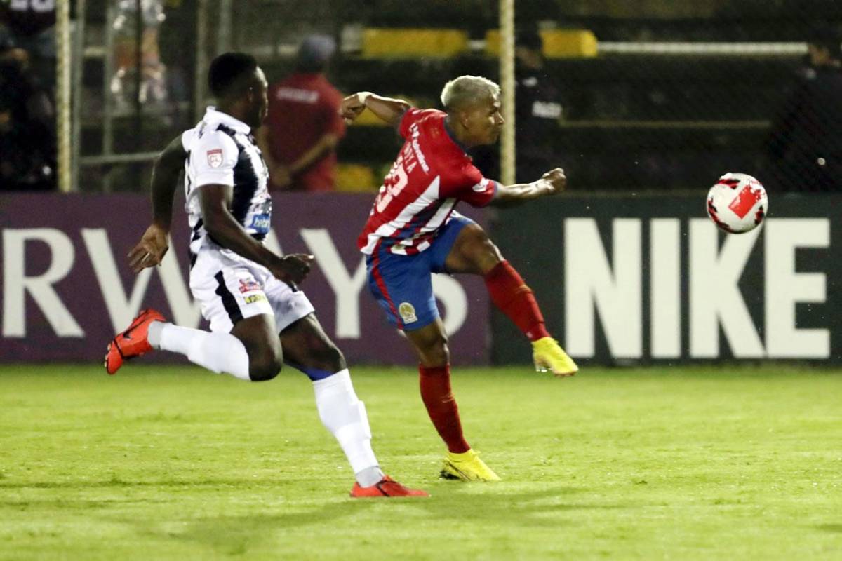 Con esta volea marcó Brayan Moya su golazo ante el Diriangén.