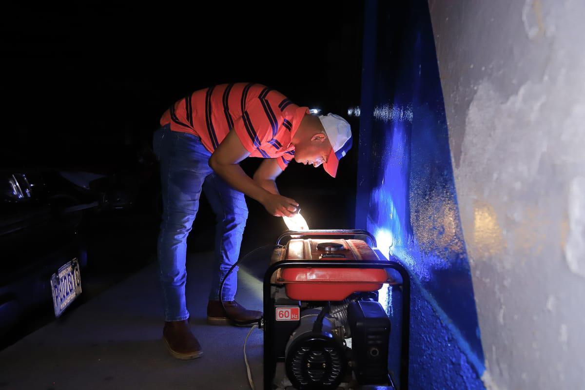 $!Un de las plantas eléctricas que usan en una pulpería de Ocotepeque.