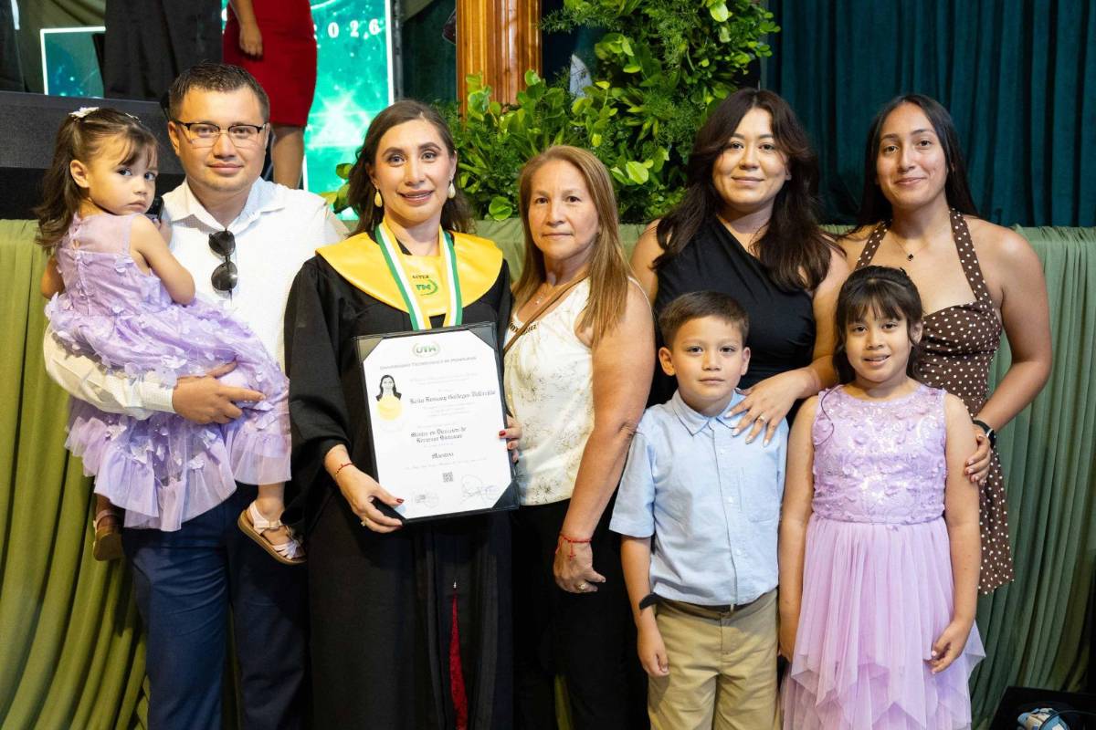 Fotos: La UTH celebra graduación a 332 nuevos profesionales