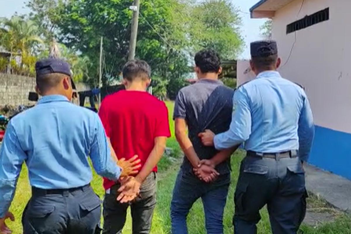 Dos jóvenes son acusados de embriagar y violar a compañera de colegio