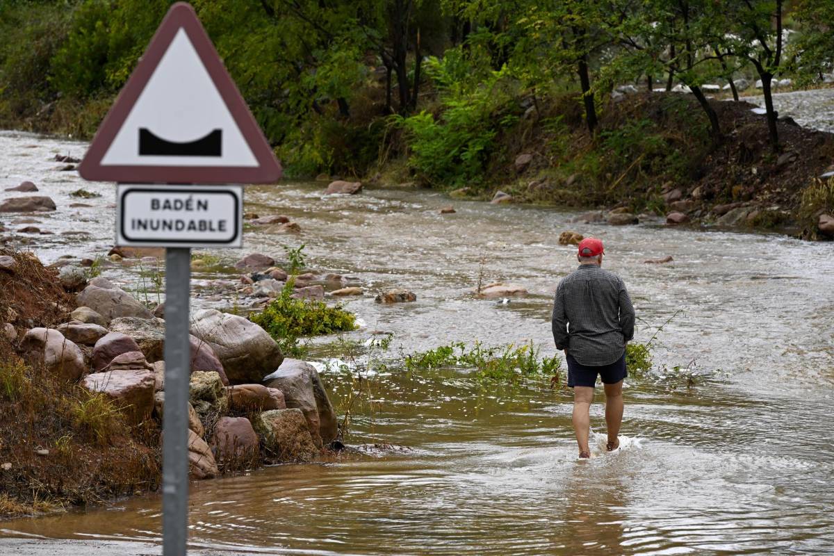 Activan alerta roja en España por fuertes lluvias y riesgo de DANA