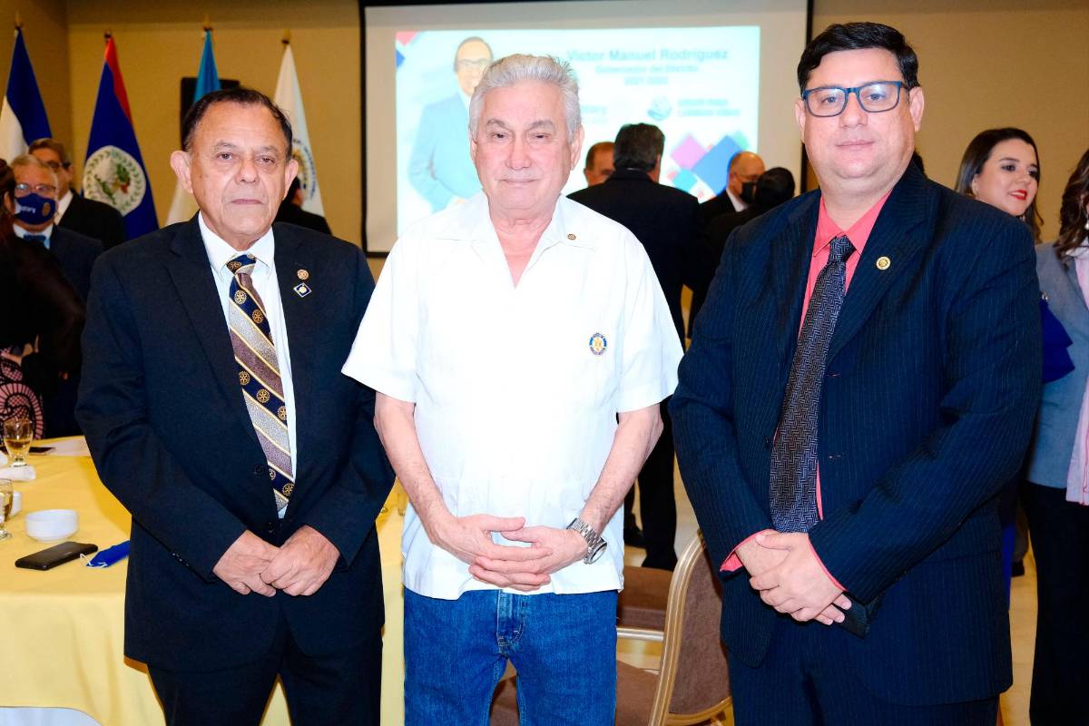 Velada de hermandad y brindis por los éxitos venideros