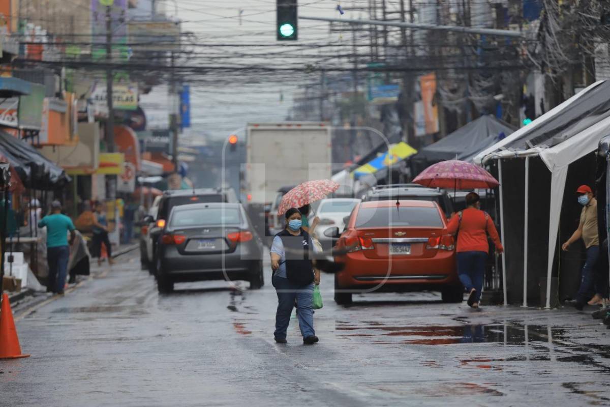 Desplazamiento de onda tropical dejará lluvias con actividad eléctrica en Honduras