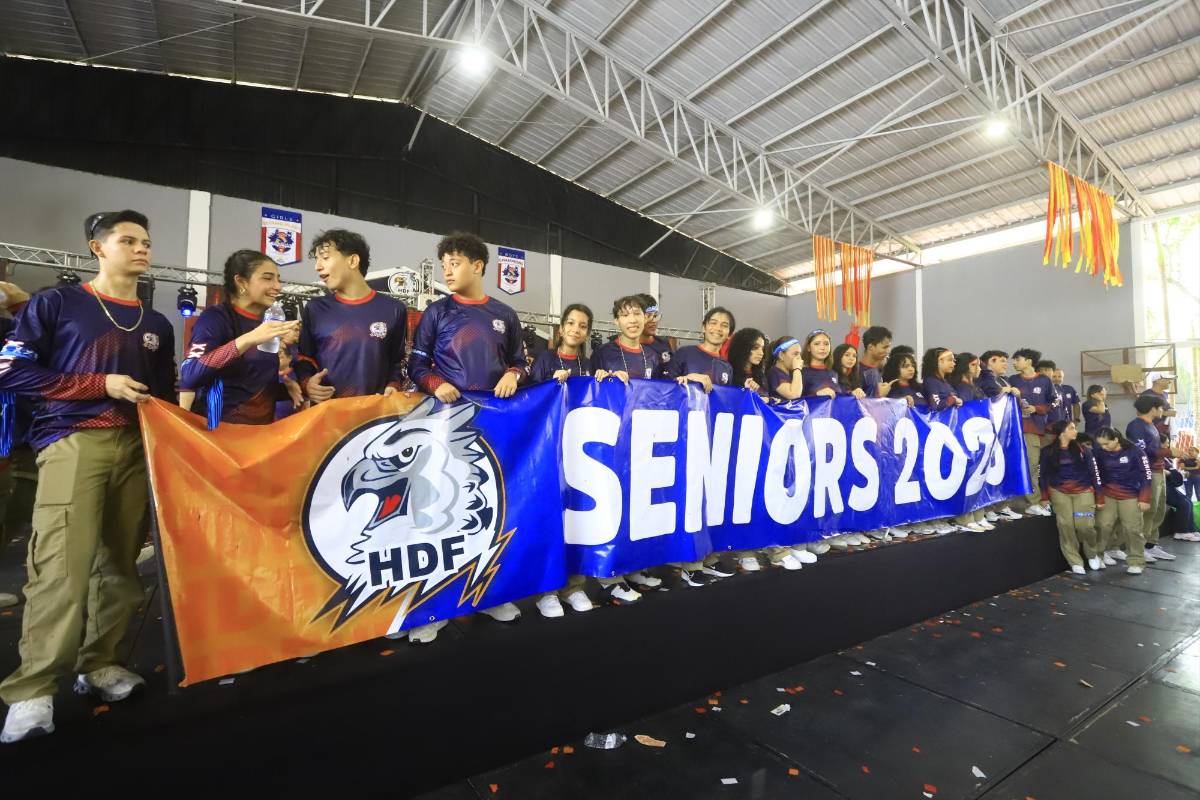 Seniors 2026 de la Freedom High School celebran su entrada triunfal