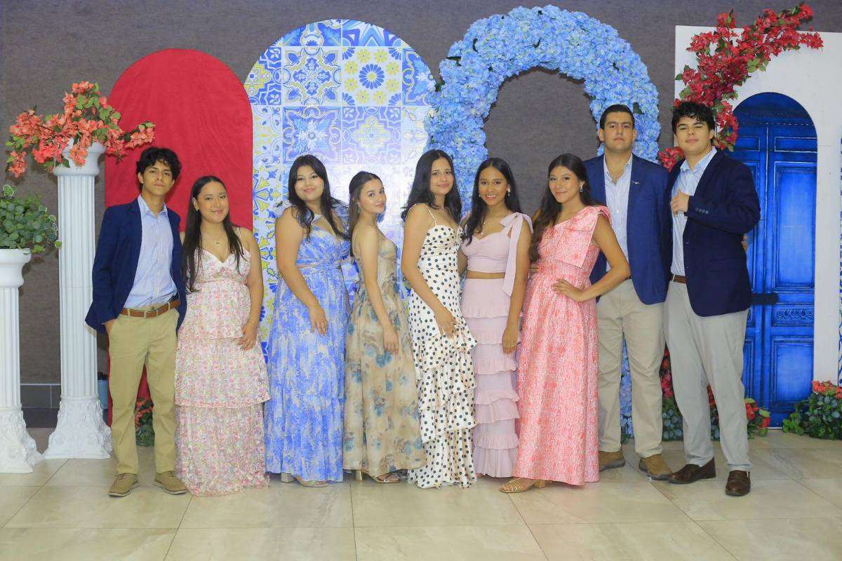 Seniors 2026 de la Franciscan School & Institute celebran desayuno