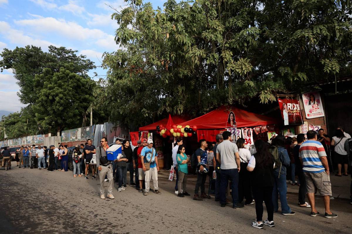 Elecciones Honduras 2025: largas filas, retrasos y afluencia de personas