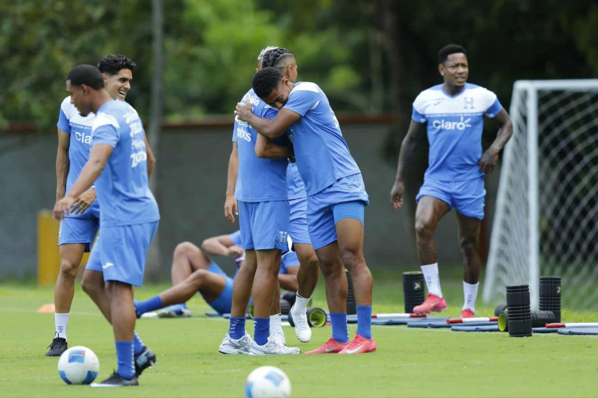 Selección de Honduras con nuevos legionarios, gesto de Palma e invitada especial