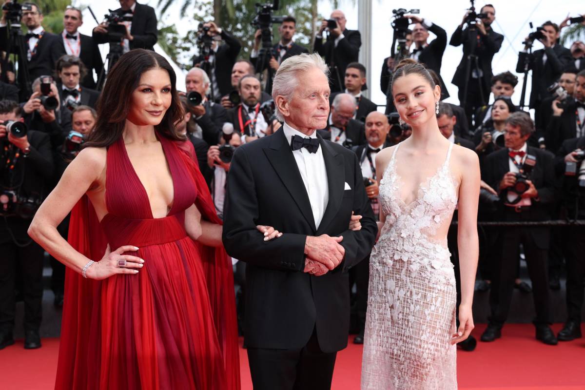 Johnny Depp regresa triunfal a Cannes y eclipsa a Michael Douglas
