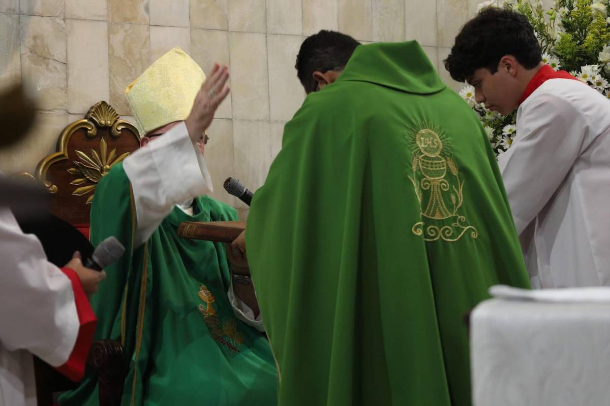 Parroquia La Santa Cruz da la bienvenida a nuevos sacerdotes