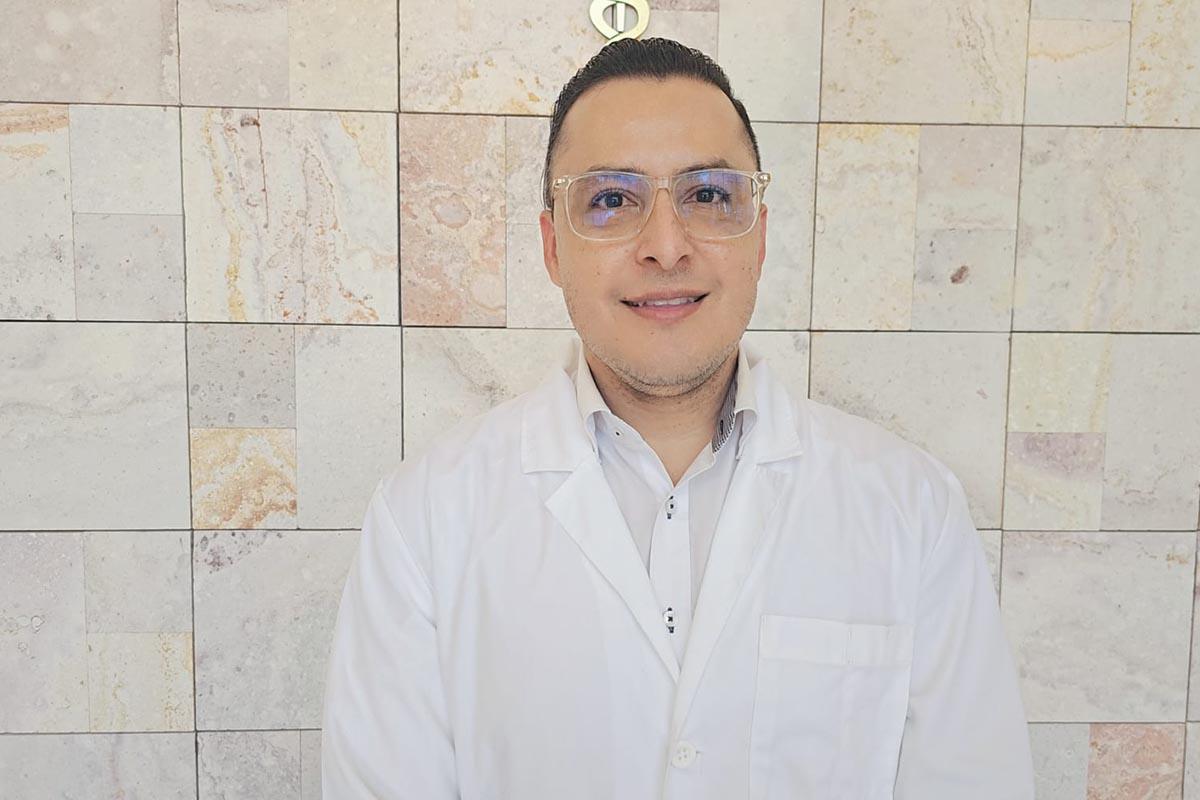 Médico denuncia despido tras publicar video de ministra de Salud