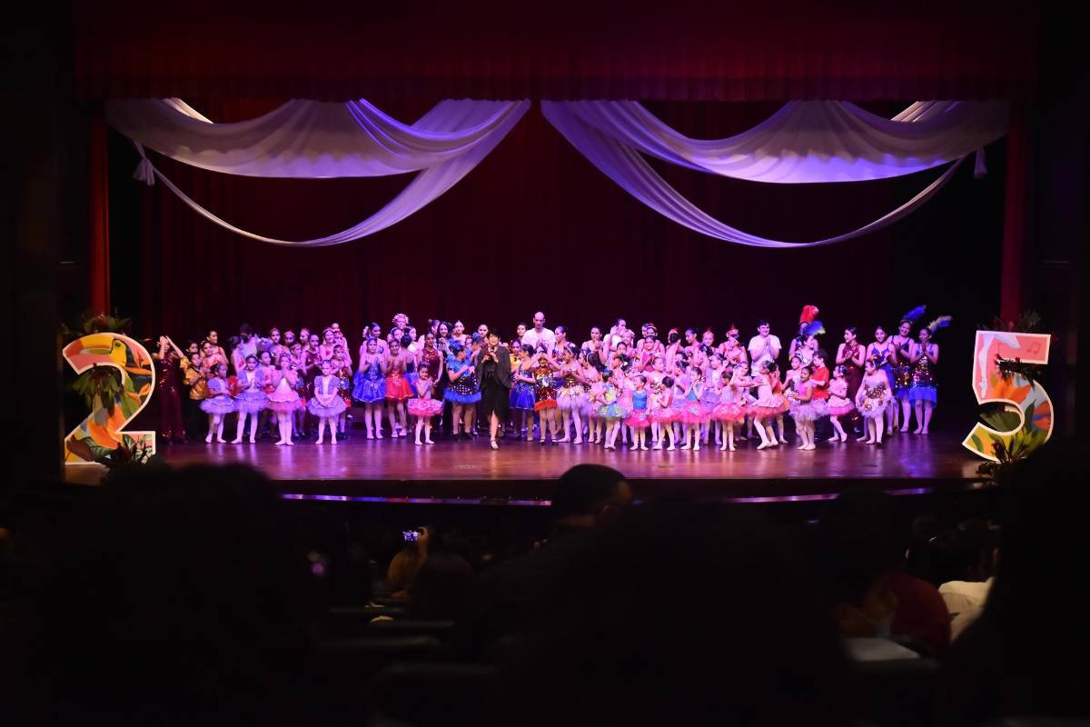Bailarines hondureños celebran 25 años de su arte