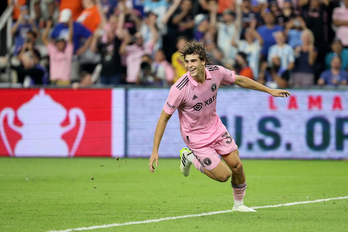 Benjamin Cremaschi celebrando su gol que dio la clasificación a la final al Inter Miami.