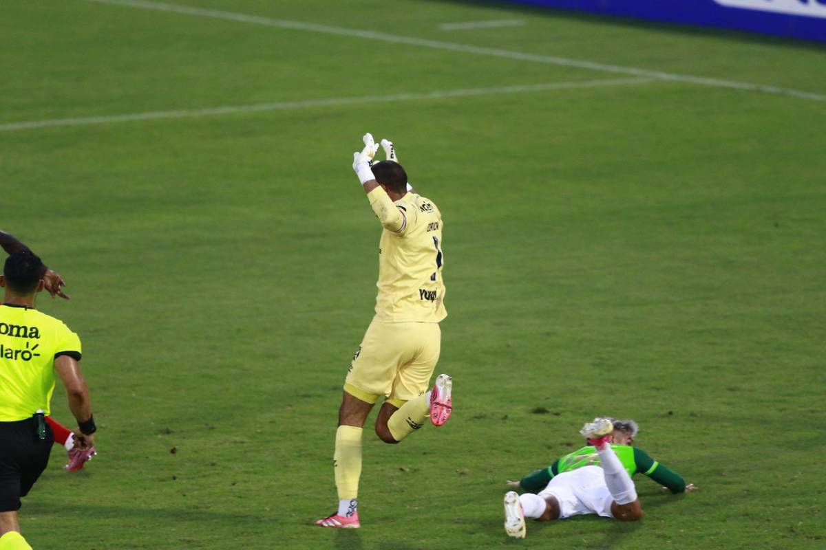 La burla de Menjívar tras derrota, polémicas en Marathón-Olimpia y los dos expulsados