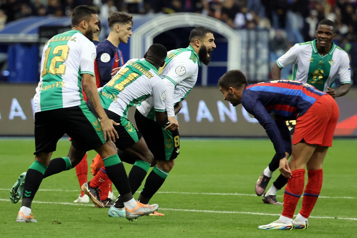 Nabil Fekir hizo el empate del Betis 1-1 en la semifinal de la Supercopa.