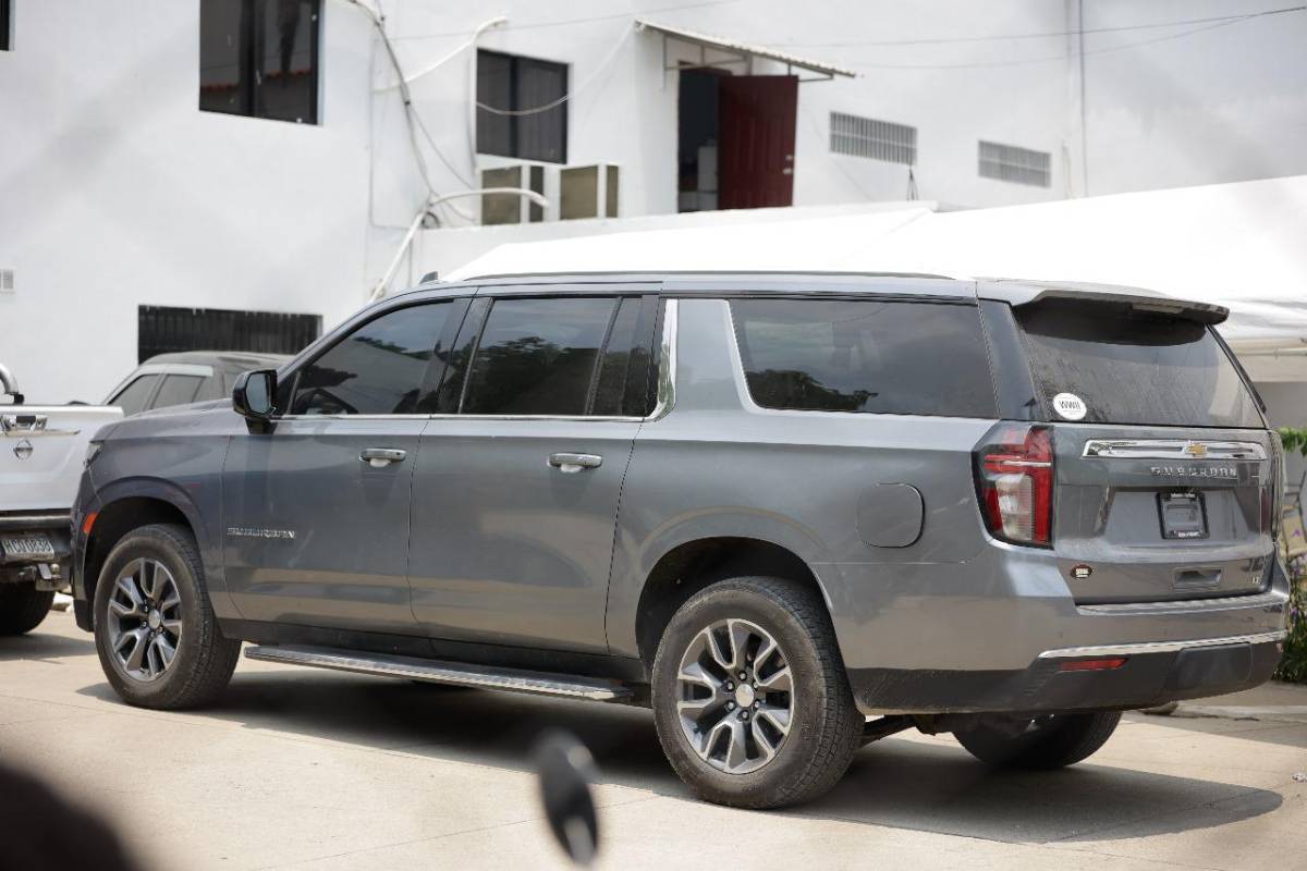 Aseguran 15 carros de Koriun; en uno de ellos le decomisaron $50,000 a Iván Velásquez