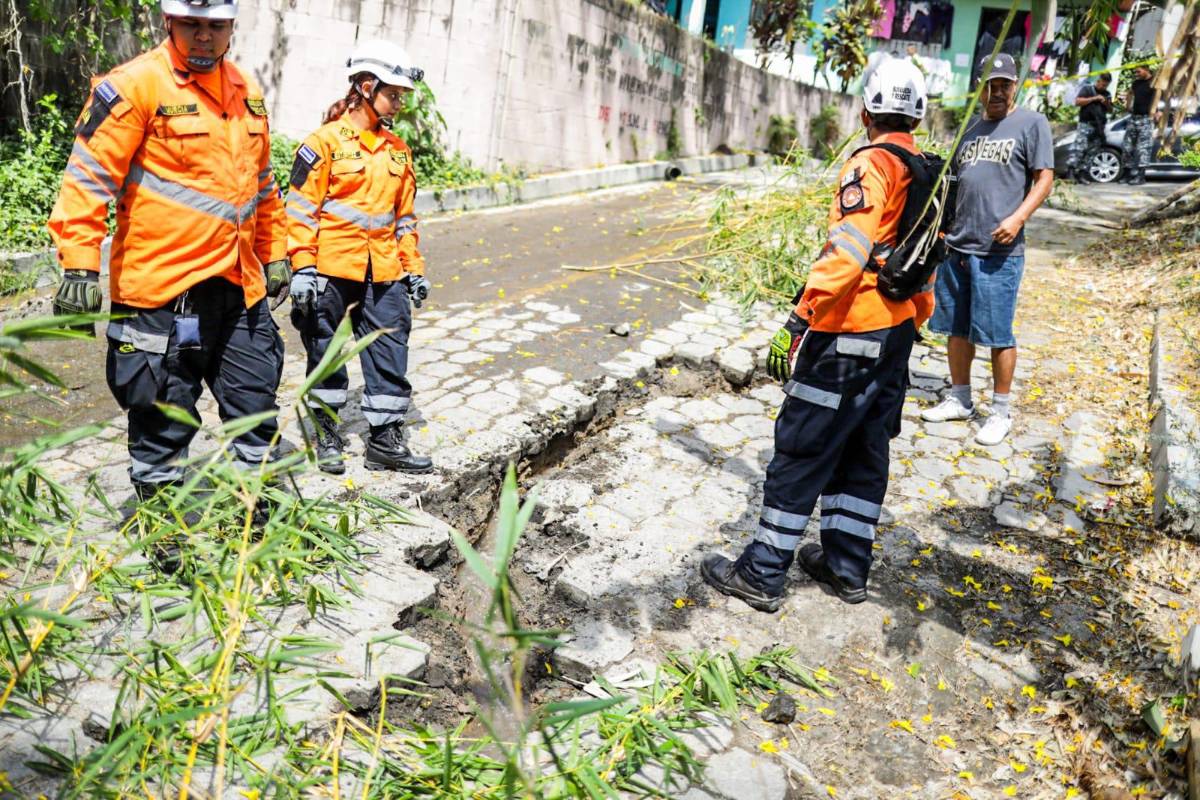Dos sismos de magnitud 5,7 y 3,8 sacuden a El Salvador sin víctimas