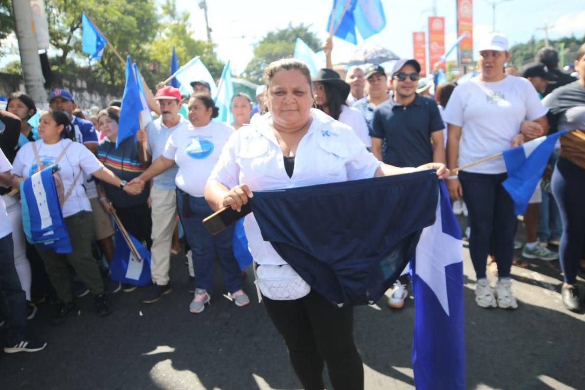 Nacionalistas se movilizan en Tegucigalpa en defensa de la democracia