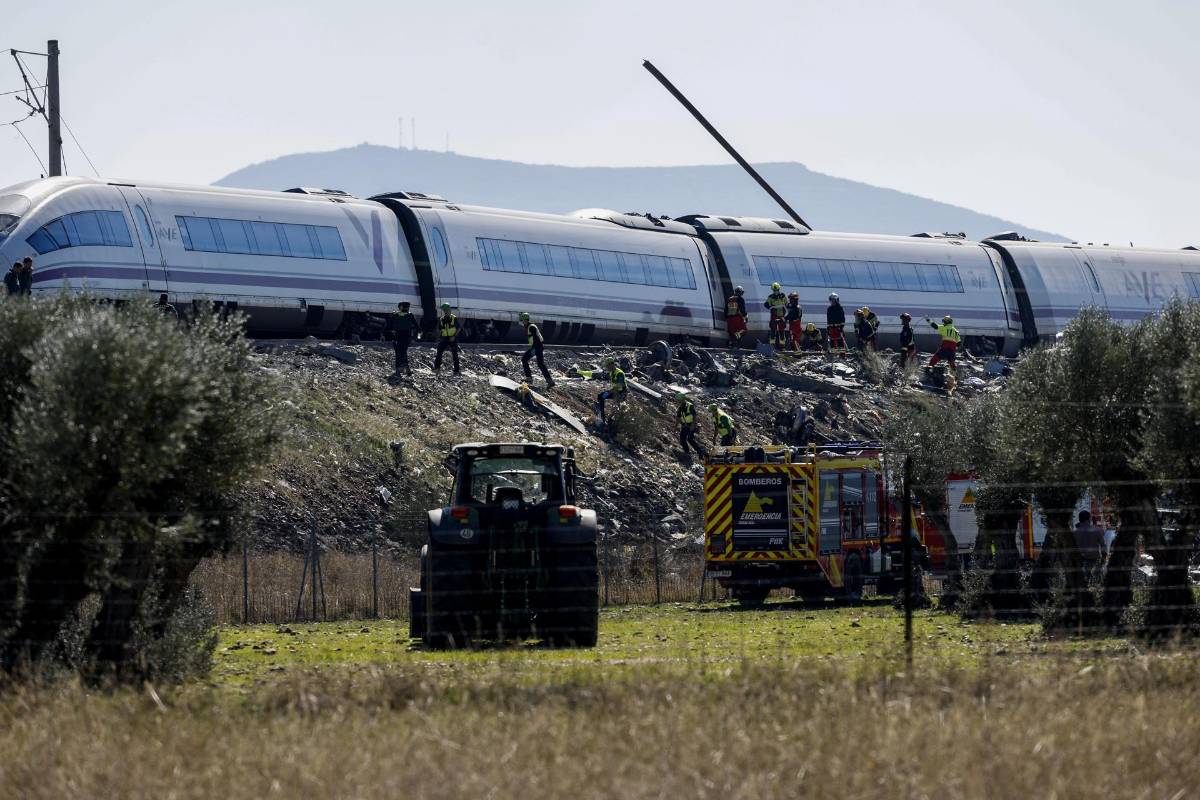 Desaparecida exministra de Trabajo Fátima Báñez tras accidente de trenes en España